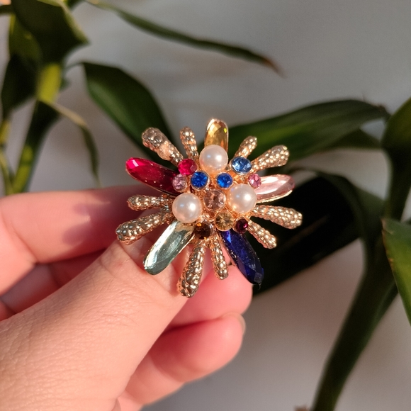 Rainbow Cocktail Daisy Ring - Picture 17 of 17